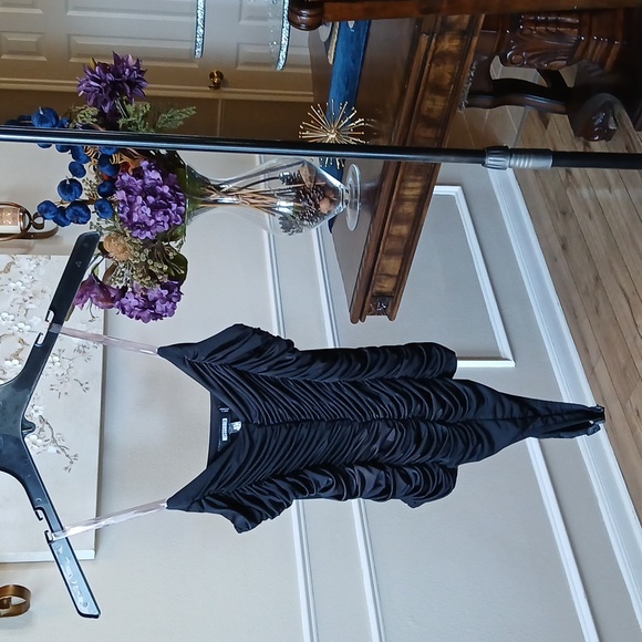 Misguided Slinky Black Ruched Front Bodysuit. Size 4 - Picture 9 of 17